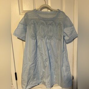 Cool dress size m with beautiful embroidered lace on top and side pockets,